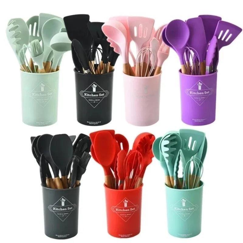 Kit Completo de Utensílios de Cozinha em Silicone – 12 Peças com Cabo de Madeira